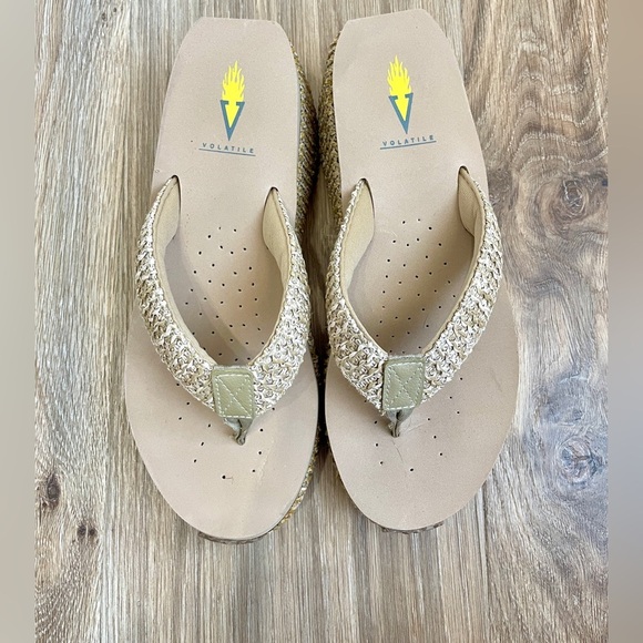 Volatile LANTERN Size 9 EUC - Picture 8 of 8